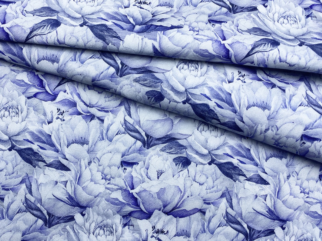 Ткань Джинса  голубого цвета с принтом  крупные цветы 12694 1